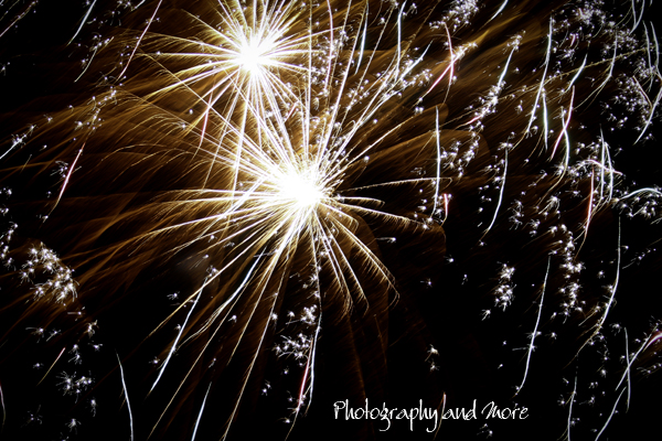 fireworks close up - how to photograph fireworks